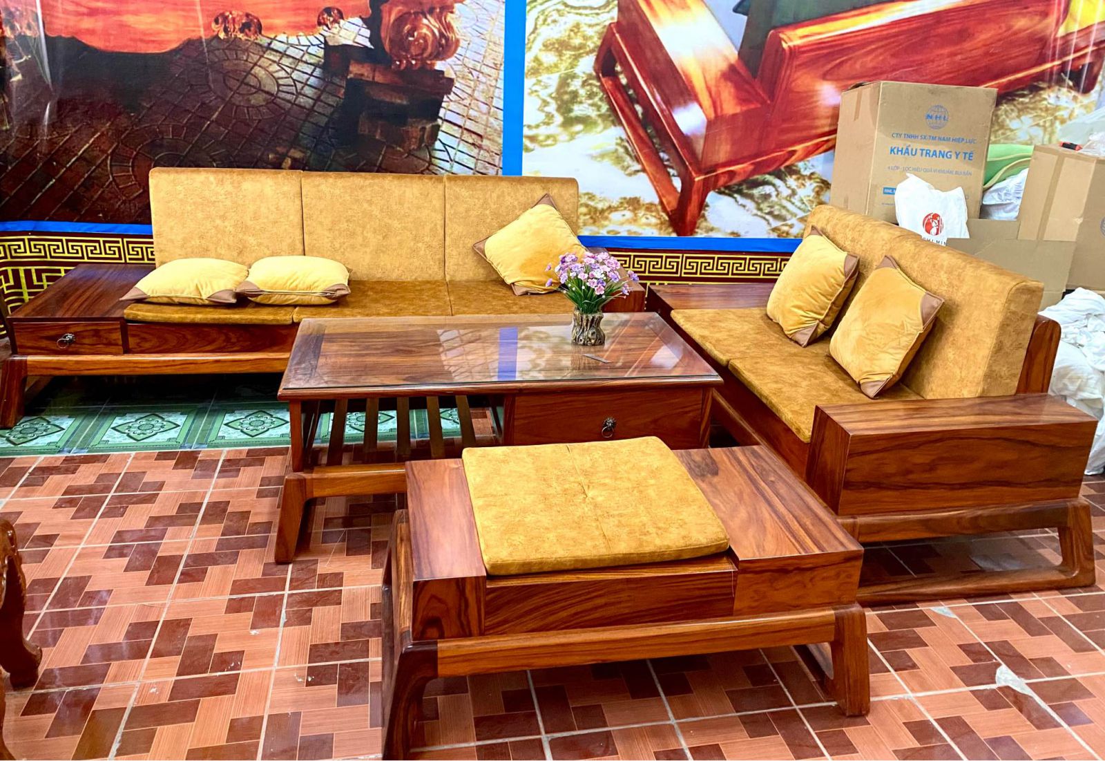 Bộ sofa lót đệm làm từ gỗ Takula